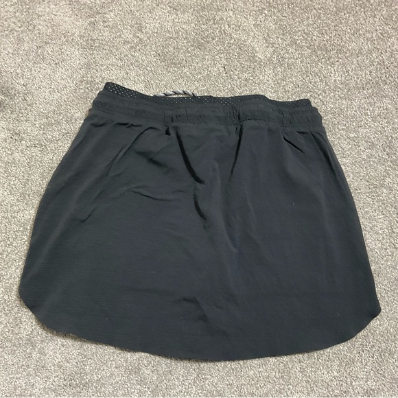 ATHLETA TREKKIE CREST 2 IN 1 SHORTIE Size 4 Black - Picture 7 of 8